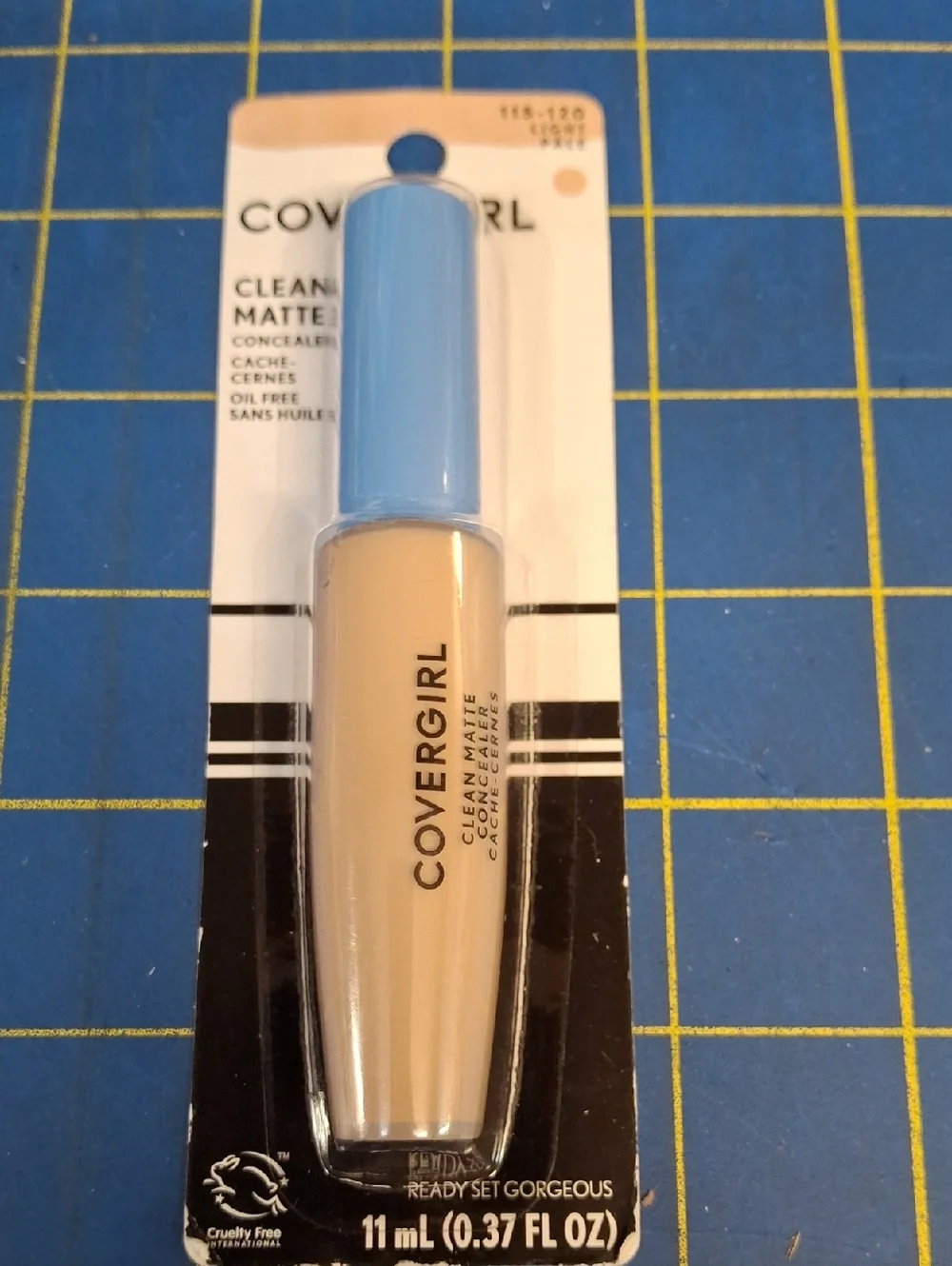 COVERGIRL Clean Matte Concealer New Sealed - 115- 120 Light Pale 11ml